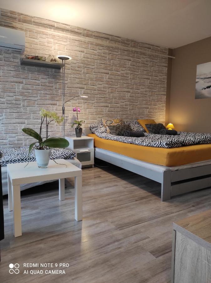 Baross Apartman Kaposvár Zewnętrze zdjęcie